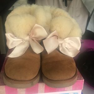 EXCELLENT CONDITION! Ugg booties size 8